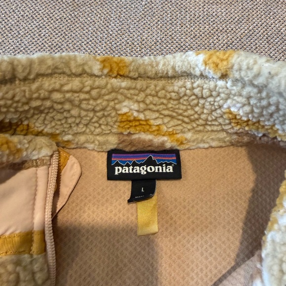 Patagonia Classic Retro-X Pile Vest - Picture 3 of 4